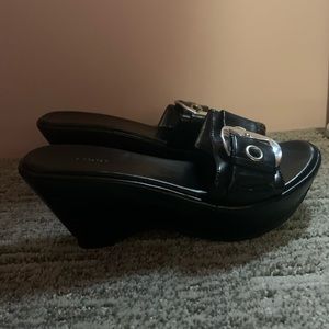 Black vintage y2k platform wedges •Women’s size 7•